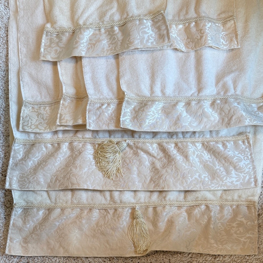 Cream Tassel scroll decorative bathroom towel hand towel washrag new Bed bath